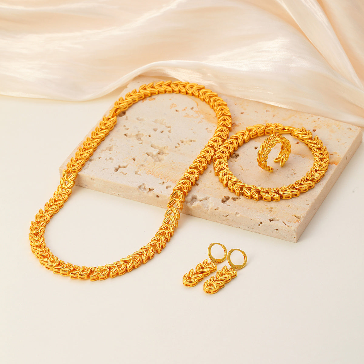 5-teiliges Retro-Schmuckset für Damen, elegantes 18-karätiges Gold mit Ahornblatt-Motiv, temperamentvoller Brautschmuck