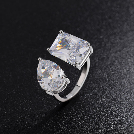 Schlichter Super Flash Water Drop Square Zirkon Ring für Damen