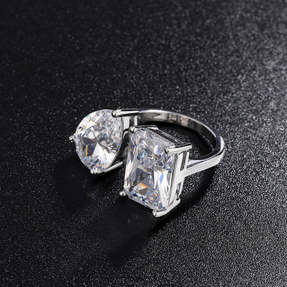 Schlichter Super Flash Water Drop Square Zirkon Ring für Damen