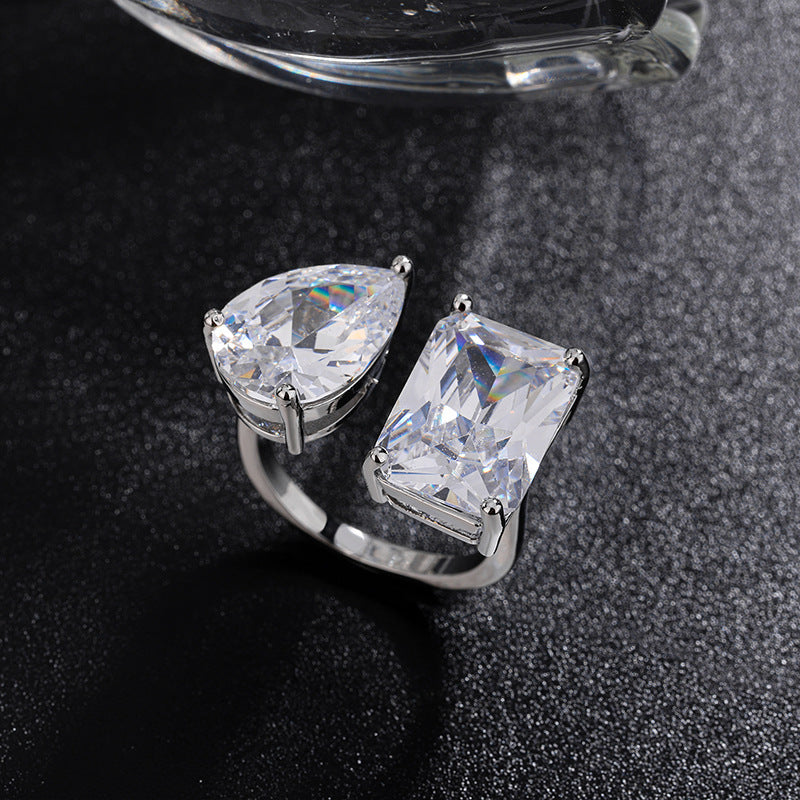 Schlichter Super Flash Water Drop Square Zirkon Ring für Damen