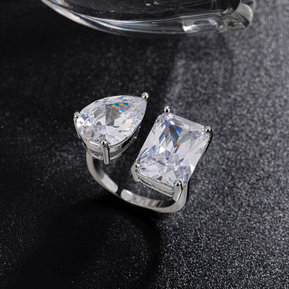 Schlichter Super Flash Water Drop Square Zirkon Ring für Damen