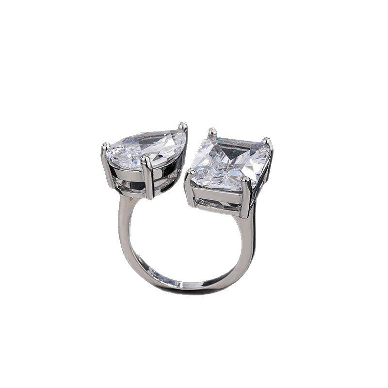 Schlichter Super Flash Water Drop Square Zirkon Ring für Damen