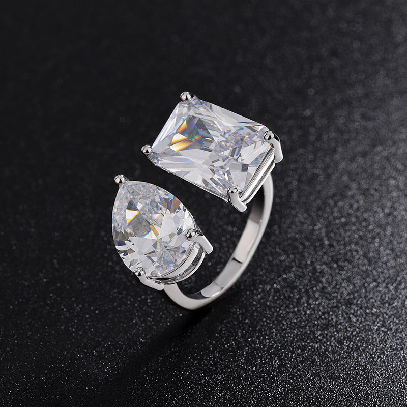 Schlichter Super Flash Water Drop Square Zirkon Ring für Damen